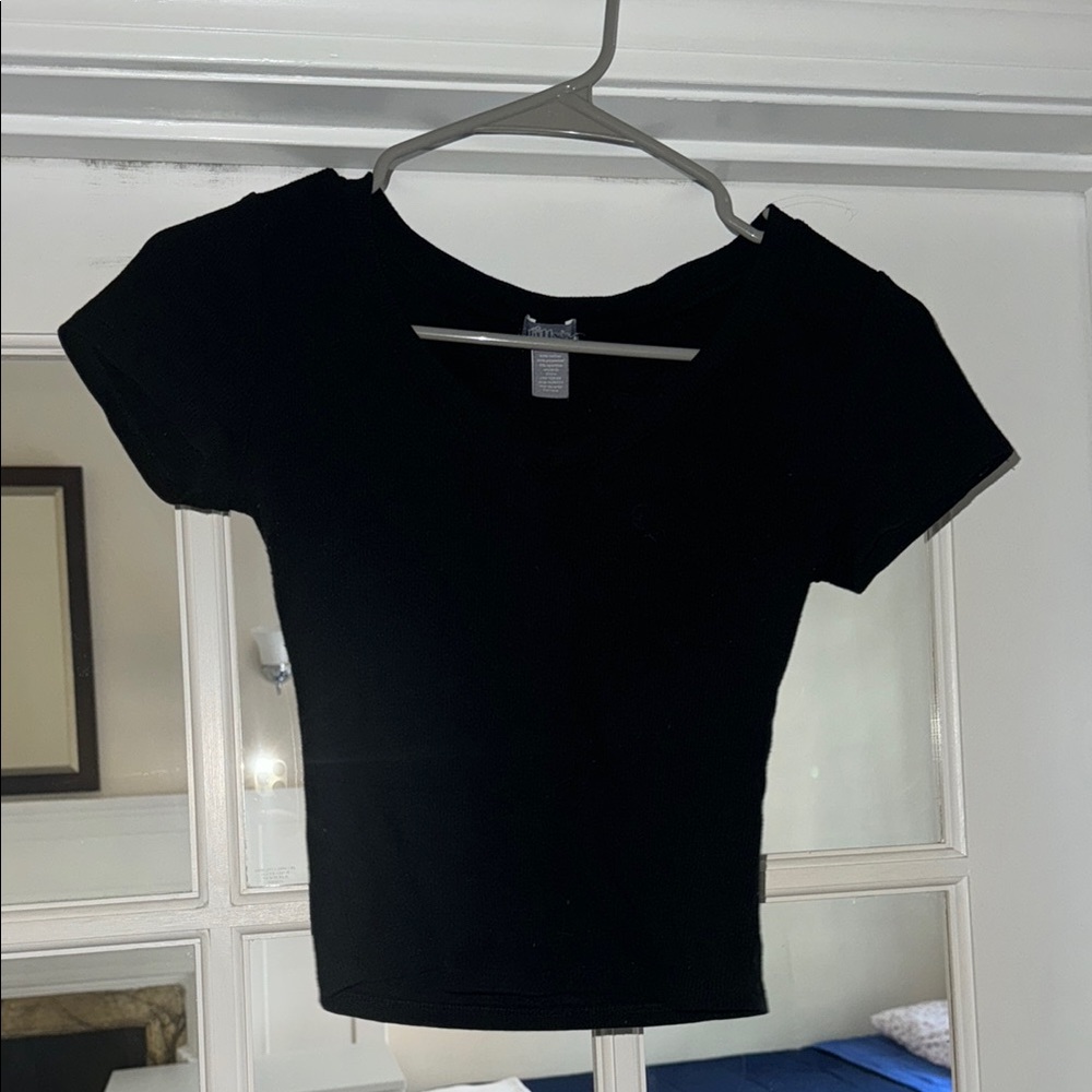 Tilly's Black Fitted Crop T-Shirt Short Sleeve